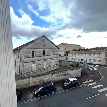 Centre * Terrasse * Clim * Wifi * De Gamme *