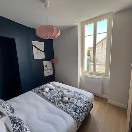 Centre * Terrasse * Clim * Wifi * De Gamme * * אנגולם