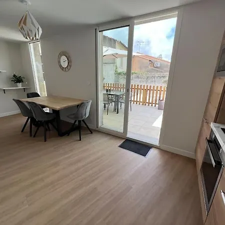 Centre * Terrasse * Clim * Wifi * De Gamme * דירה *