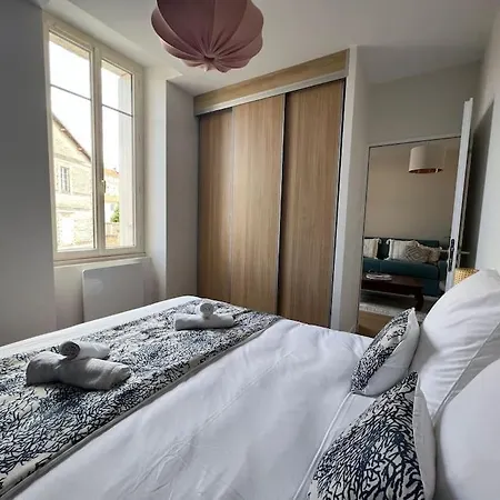 Centre * Terrasse * Clim * Wifi * De Gamme * אנגולם